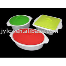 Ceramic casserole with silicone cover